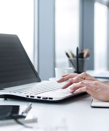 hands on laptop