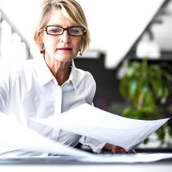 Business Content Management – the essential tool businesswoman sorting papers